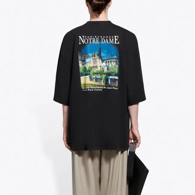 Balenciaga SS21 T