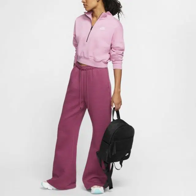 Nike Sportswear Essentials