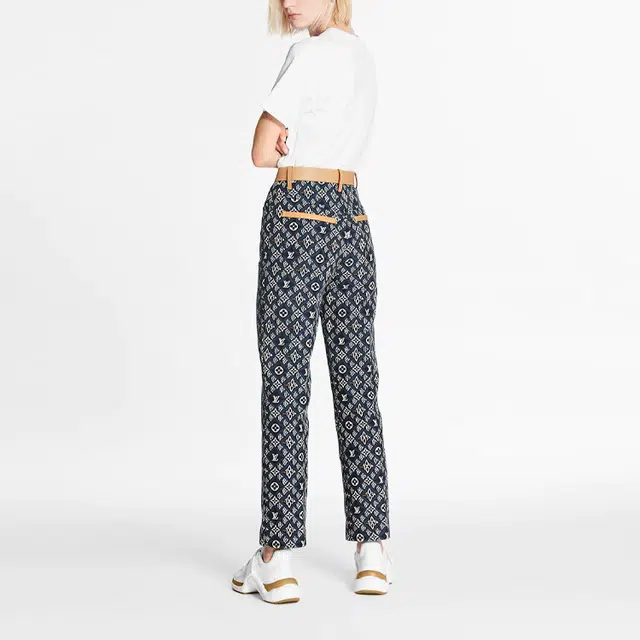 LOUIS VUITTON LV Logo