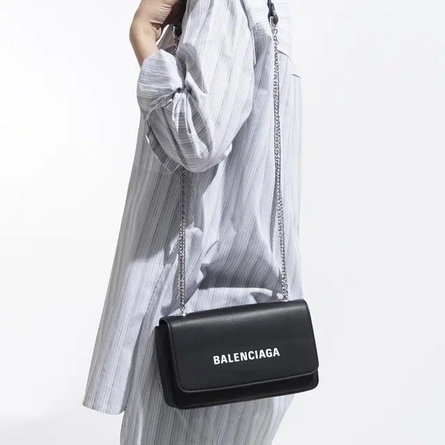 Balenciaga logo