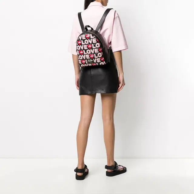 MOSCHINO