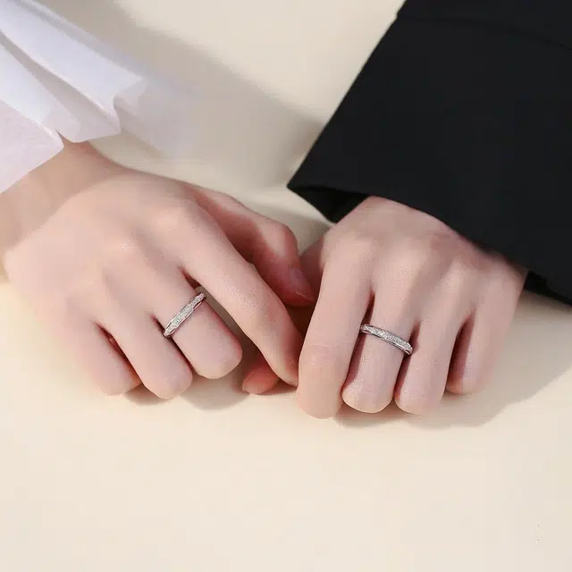 925