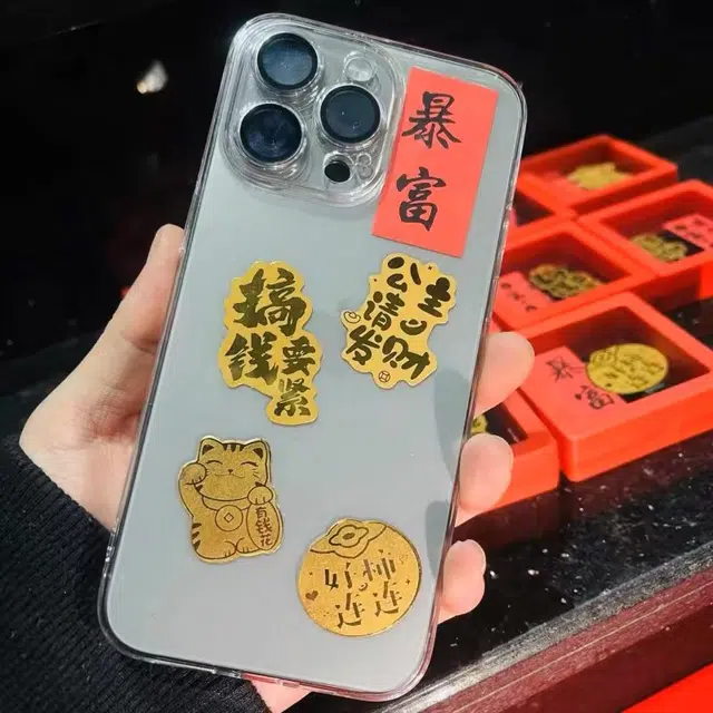 零界 有钱花 包包贴 火爆个性创意瑞光财运贴 合金 手机贴 男女同款情侣款