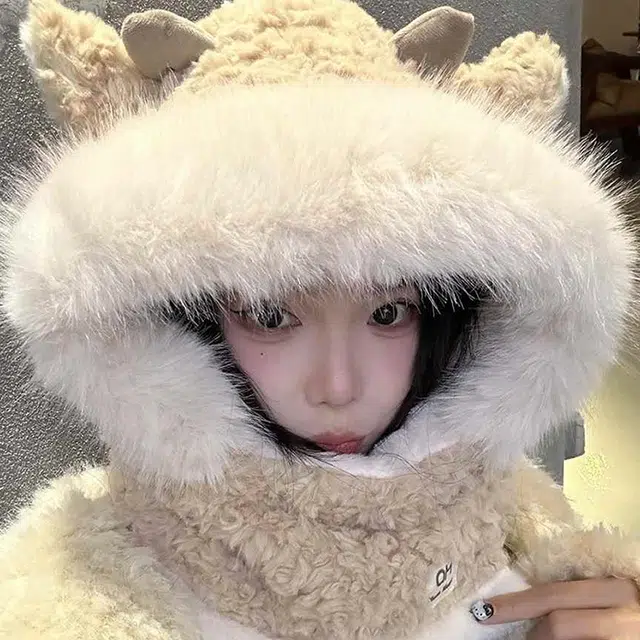 雅鹿 可爱小羊角毛绒围脖一体两件套冬季保暖加厚百搭显脸小户外防寒护颈毛绒 聚酯纤维 绒线帽 男女同款情侣款 礼盒装