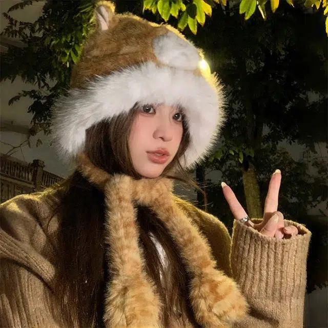 雅鹿 可爱猫咪毛绒雷锋帽秋冬季防寒加绒保暖百搭护耳帽户外出行学生显脸小套头帽 聚酯纤维 绒线帽 男女同款情侣款 礼盒装