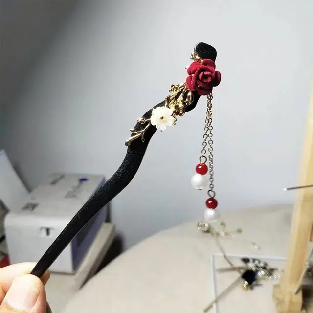 零界 红玫瑰垂坠流苏木质亮面新中式不规则感盘发优雅气质发饰 木头 发簪 女款