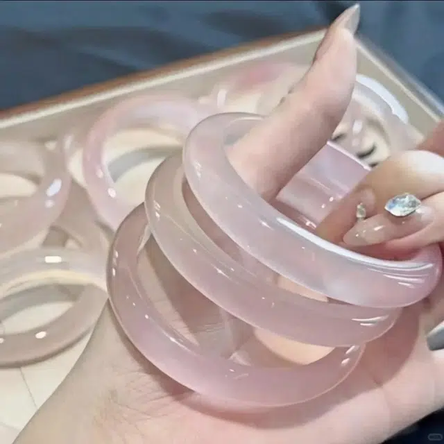 兰慕茵诺 新中式轻奢高级感蜜桃粉 高级清冷感 旗袍汉服 透亮极简风 玻璃猫眼 手镯 女款