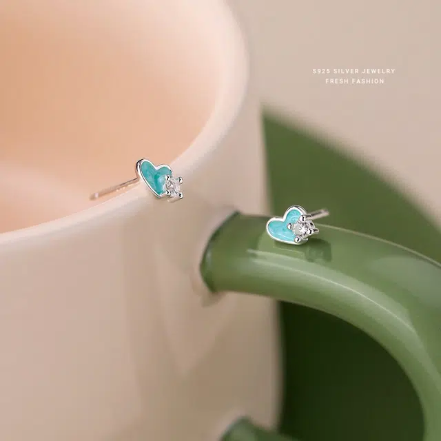 925