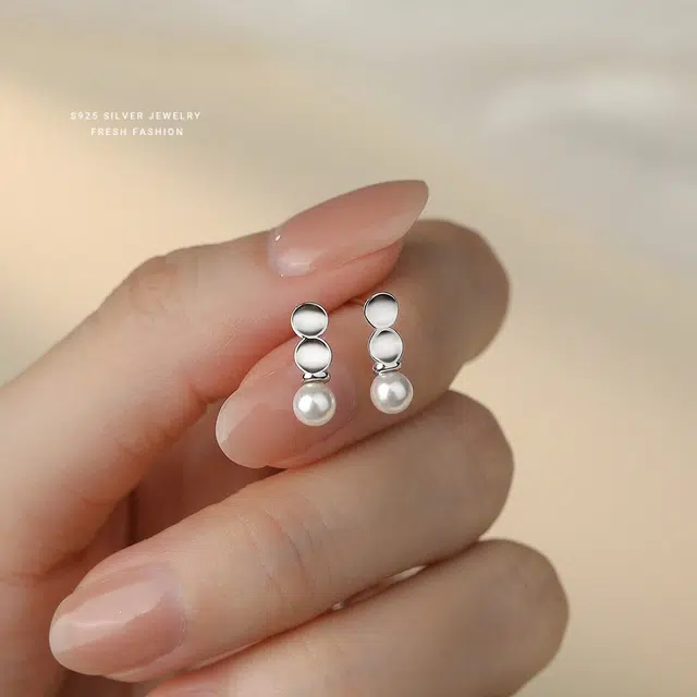 925