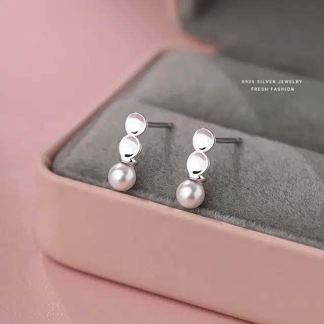 925