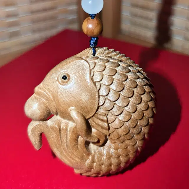 仙作美 金丝楠小叶桢楠枯木老料实木雕刻年年有鱼文玩手把件 楠木 摆件 男女同款情侣款