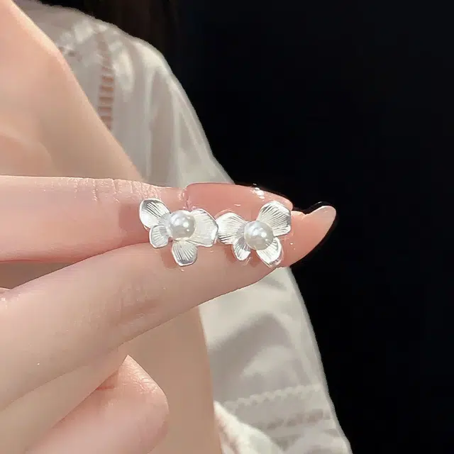 925