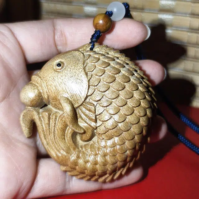 仙作美 金丝楠小叶桢楠枯木老料实木雕刻年年有鱼文玩手把件 楠木 摆件 男女同款情侣款