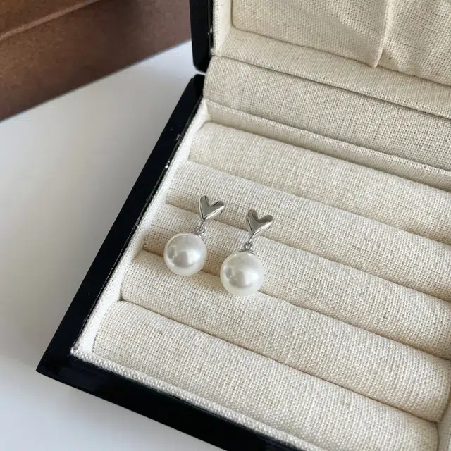 925
