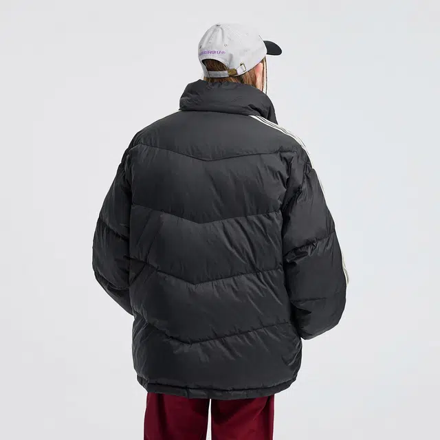 蜡笔小新 撞色条纹卡通小新小标立领保暖加厚休闲面包羽绒服外套 男女同款 黑色