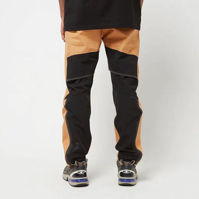 On Storm Pants logo