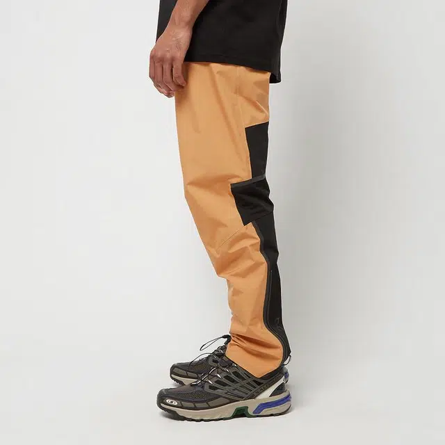 On Storm Pants logo