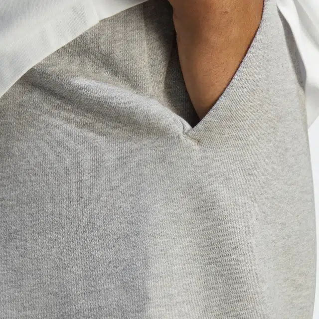 adidas Essentials Shorts Logo