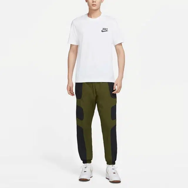 Nike Sportswear LogoT