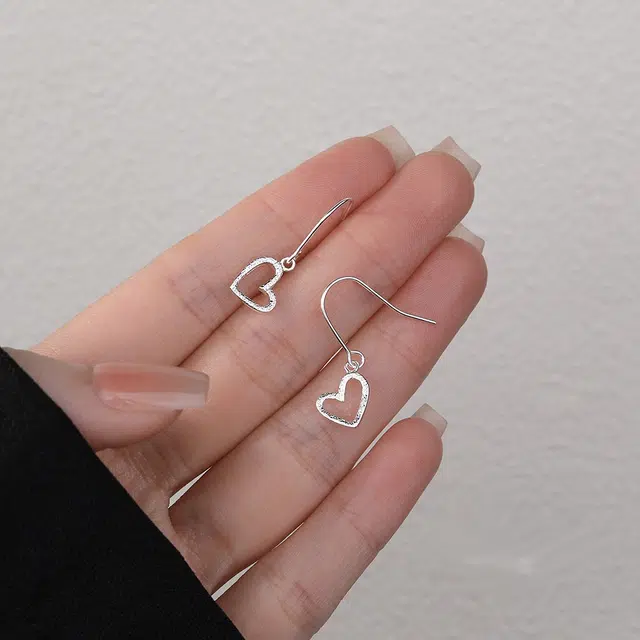 925
