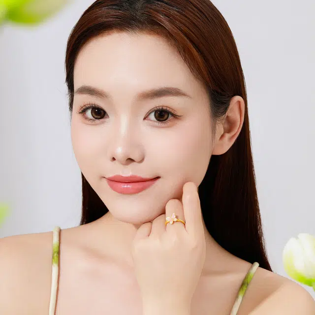 老凤祥 蝶舞翩飞 招财蝴蝶 轻奢小众设计简约素圈 纯金戒指女士单戒女 足金 按克计价 黄金戒指女生 女款 闺蜜女朋友生日本命年礼盒礼 物