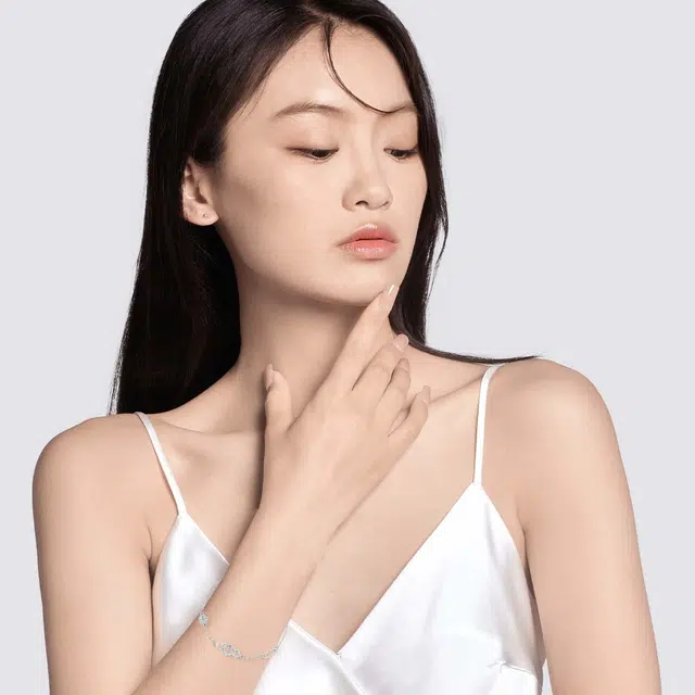 990