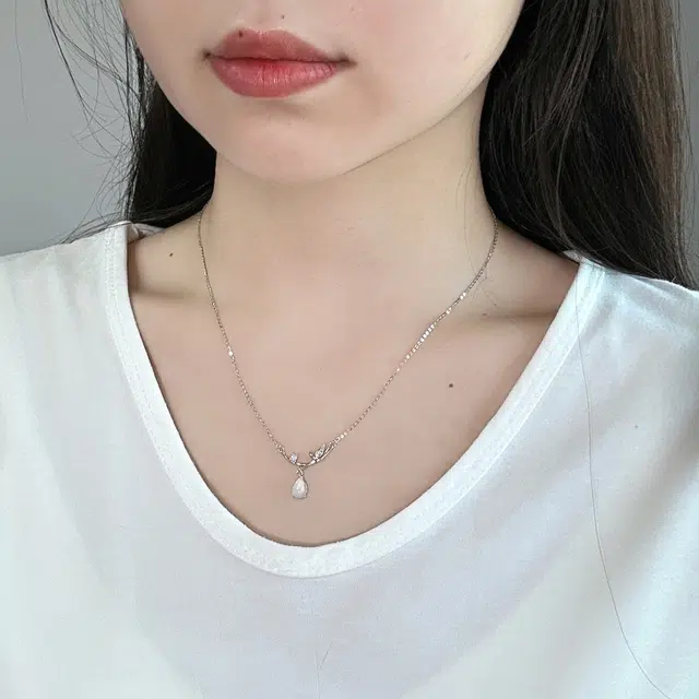 925