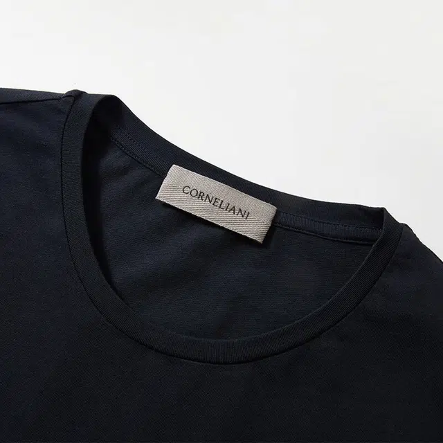 CORNELIANI T