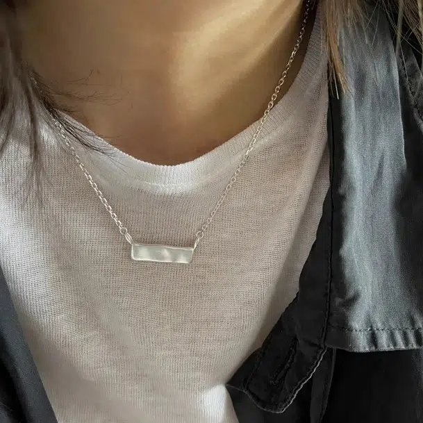 925