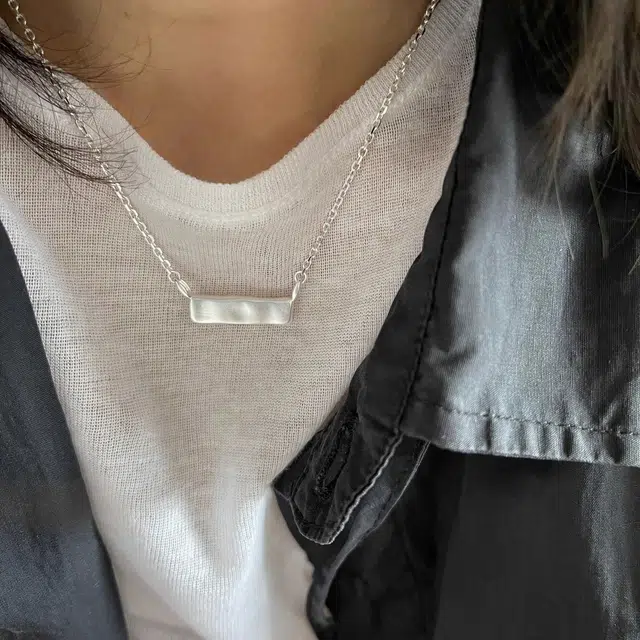 925