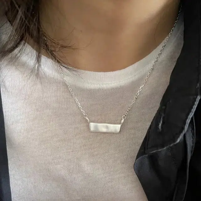 925