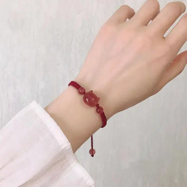 金师傅 招财好运的喵咪守护手饰 爱情美满新中式国潮萌趣可爱简约百搭小众轻奢设计高级感 黑曜石 草莓晶 可调节手绳 男女同款情侣款