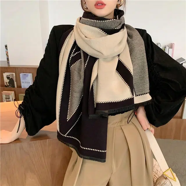梦特娇 冬季字母拼色双面百搭保暖 涤纶 绒线围巾 男女同款情侣款