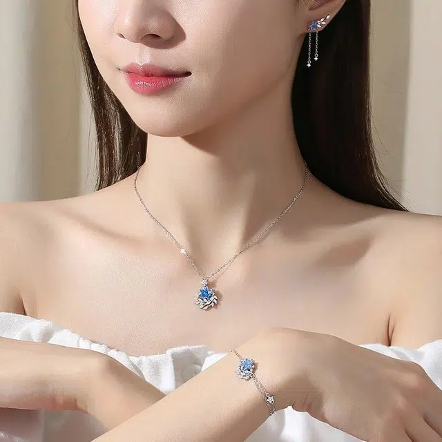 S925