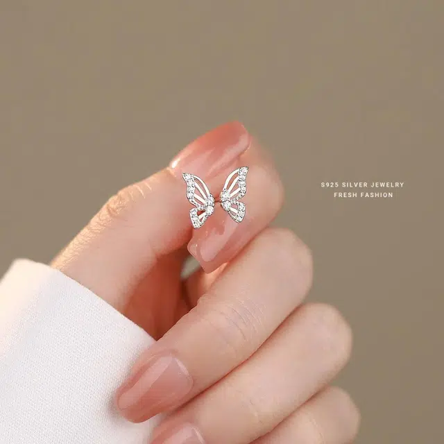 925