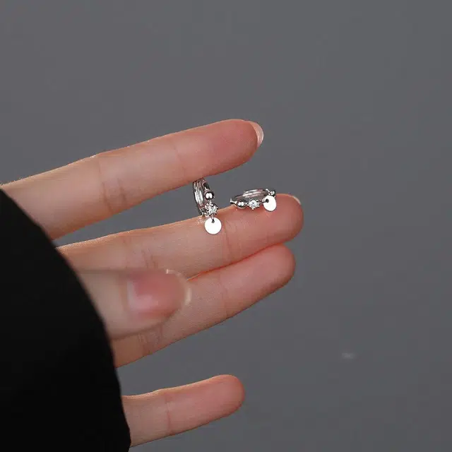 925