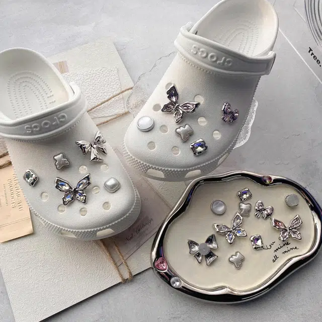crocs