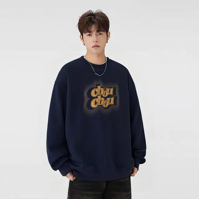 周同学 周杰伦品牌字母印花基础款宽松休闲潮流无性别主义百搭长袖学院风套头内搭加绒加厚打底衫保暖圆领卫衣 男女同款