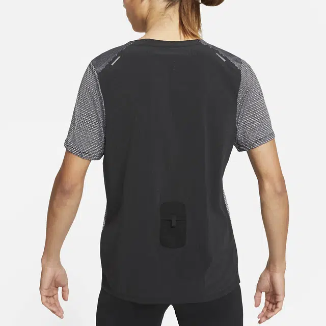 Nike Pinnacle Run Division T