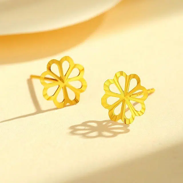 中国珠宝 花朵 青春的活力与时尚的潮流结合在一起 让你成为时尚的宠儿 森系甜美小清新 足金 按克计价 黄金耳钉 女款