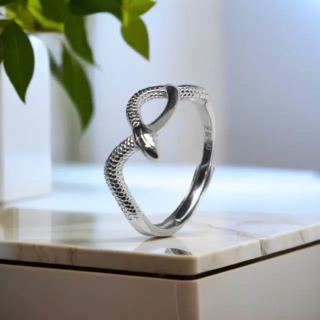925