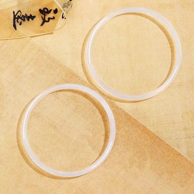 兰慕茵诺 轻奢小众白月光叮当镯 一步一响清冷感美人贵妃玉镯 新中式显白素玉素圈 汉服小众叠戴  玉髓 手镯 女款