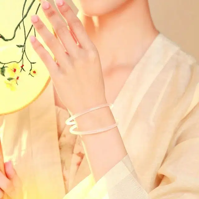 兰慕茵诺 轻奢小众白月光叮当镯 一步一响清冷感美人贵妃玉镯 新中式显白素玉素圈 汉服小众叠戴  玉髓 手镯 女款