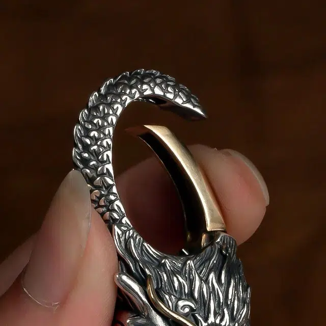 925