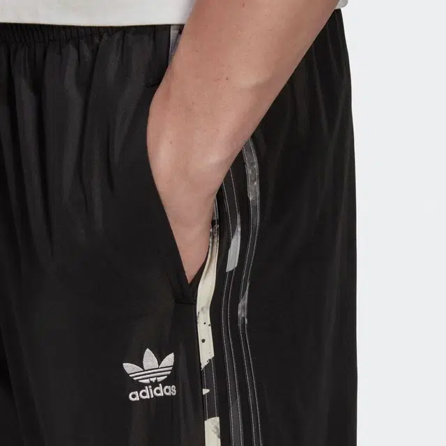 adidas originals Logo