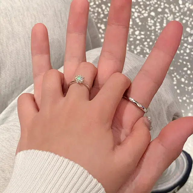 【甜蜜告白】 正大福 年华对戒 经典六爪一克拉饰爱浪漫爱意精致轻奢时尚简约高级感日常百搭可调节 立方氧化锆 戒指 男女同款情侣款