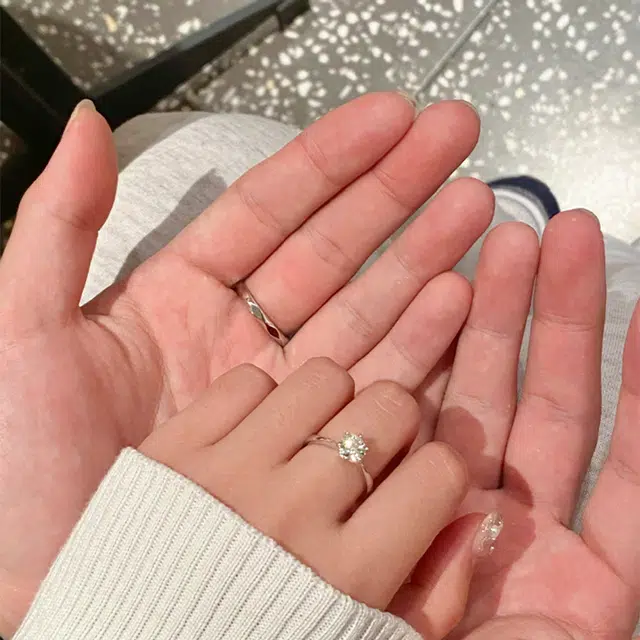 【甜蜜告白】 正大福 年华对戒 经典六爪一克拉饰爱浪漫爱意精致轻奢时尚简约高级感日常百搭可调节 立方氧化锆 戒指 男女同款情侣款