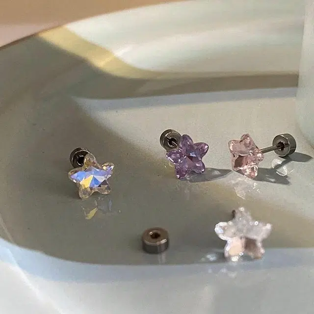 繁花笺 爆闪星星养耳洞睡觉免摘闪钻气质精致小巧日常百搭闪水晶五角星锆石耳骨钉高级感甜酷耳蜗钉耳饰 合金 耳钉 男女同款情侣款