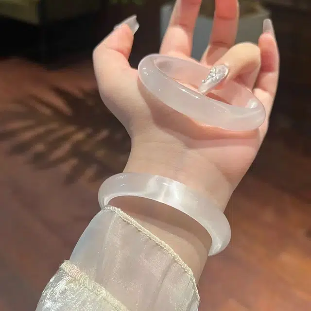 【玉镯子养人】 雅谷 新中式贵妃镯 白月光 超显白 一步一响 好运平安镯 古风复古高级百搭精致美人镯叮当镯 玻璃猫眼 手镯 女款