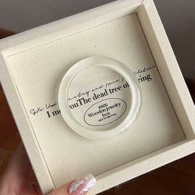 【玉镯养人】 雅谷 白月光 超显白 贵妃镯 一步一响 平安好运 新中式复古高级百搭精致美人镯叮当镯 玻璃猫眼 手镯 女款